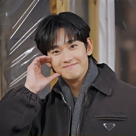 粉丝拍下的金秀贤瞬间