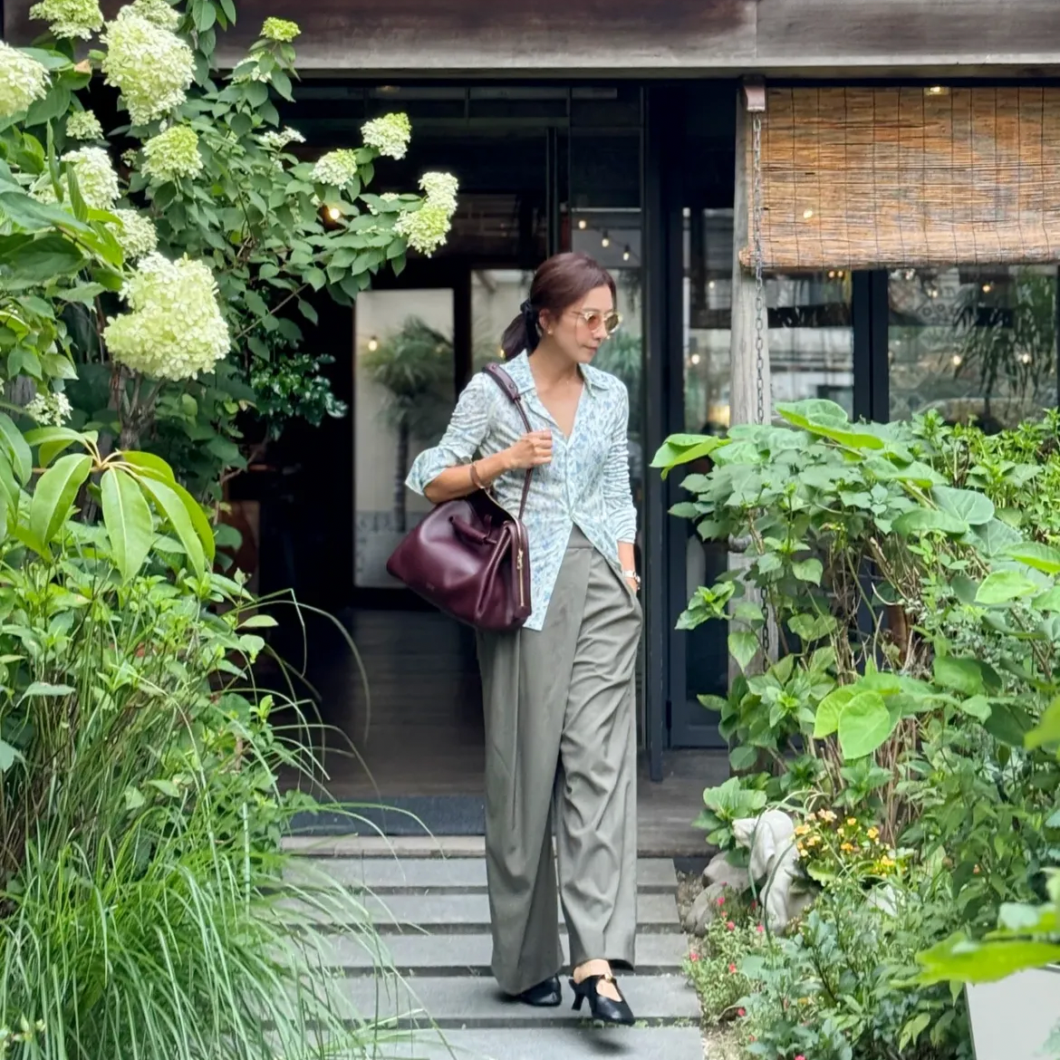 Behind-the-scenes cut of Kim Heeae