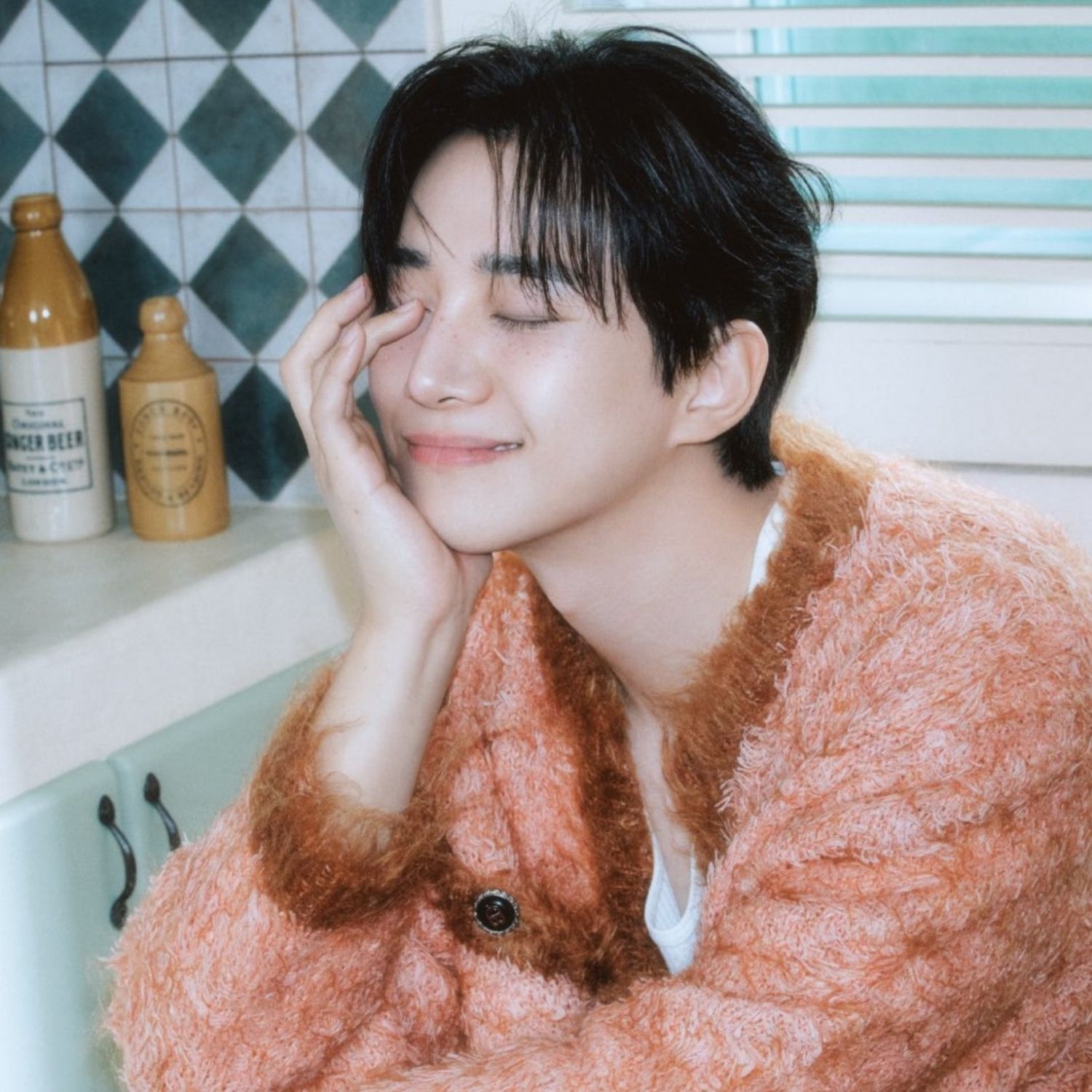 イ・ジュノのビハインドカット