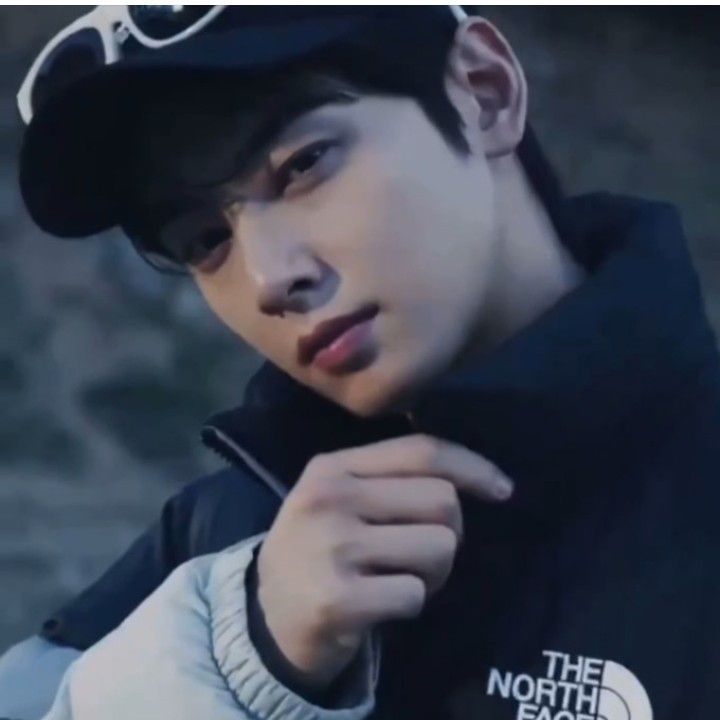 Latest photo of Cha Eunwoo