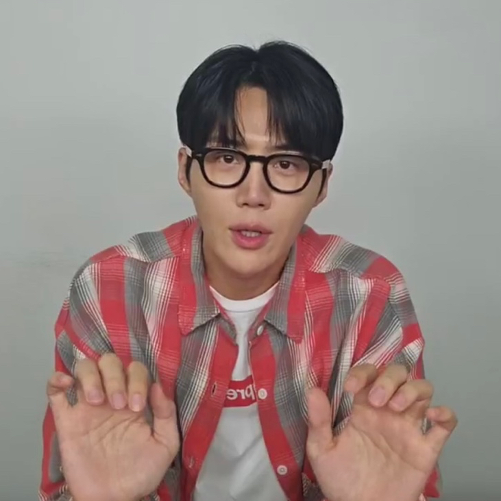 Behind-the-scenes cut of Kim Seonho