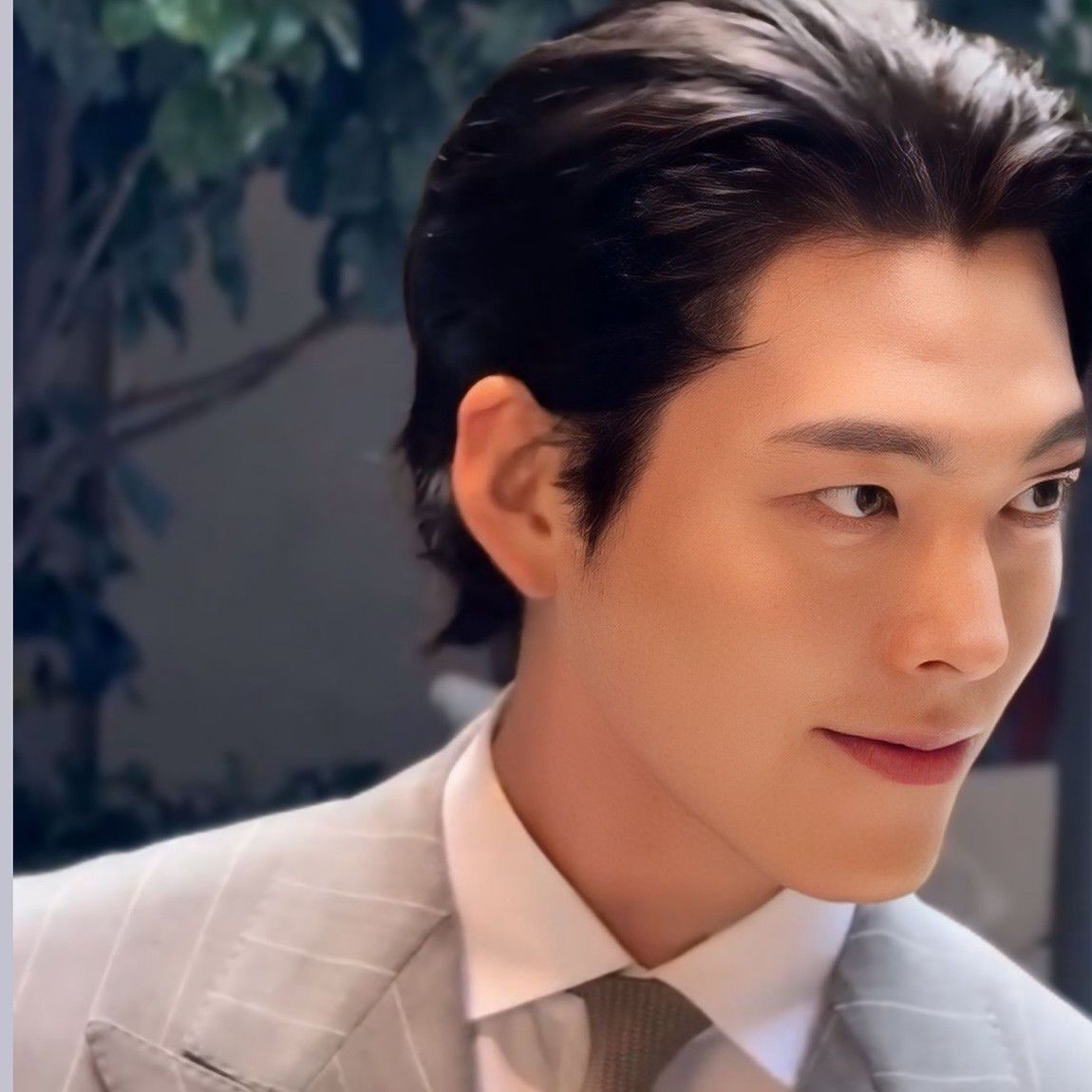Behind-the-scenes cut of Kim Woobin