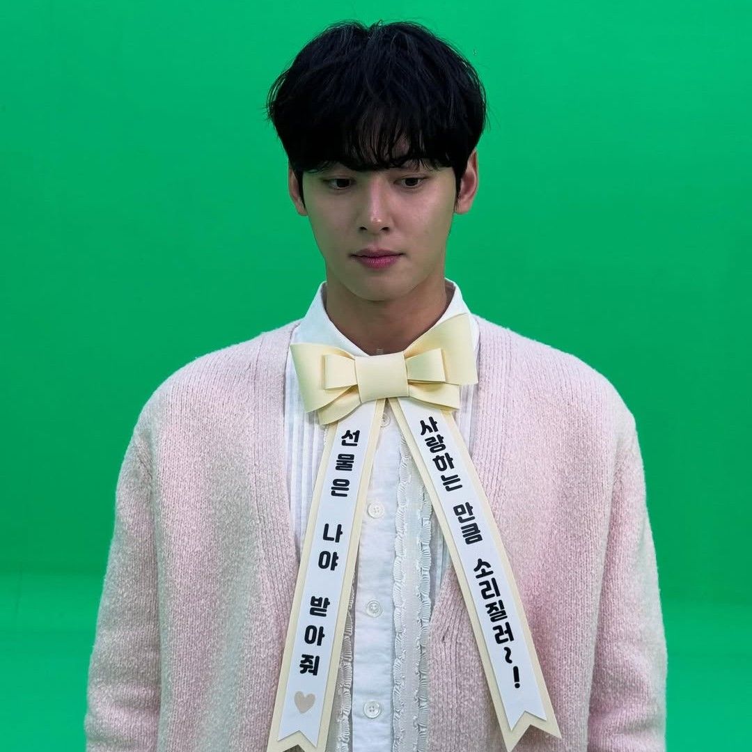 A moment captured by a fan of Cha Eunwoo