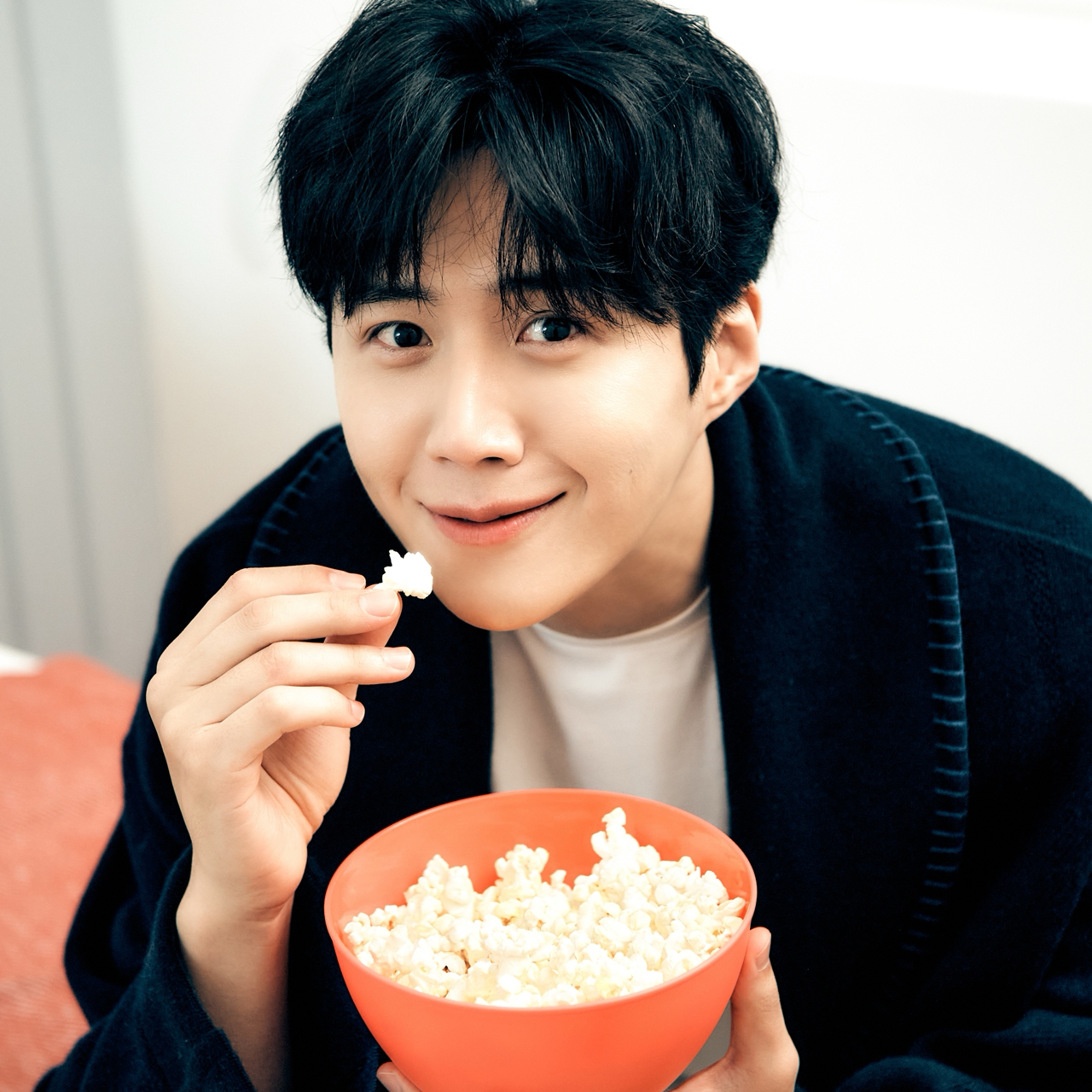 Behind-the-scenes cut of Kim Seonho