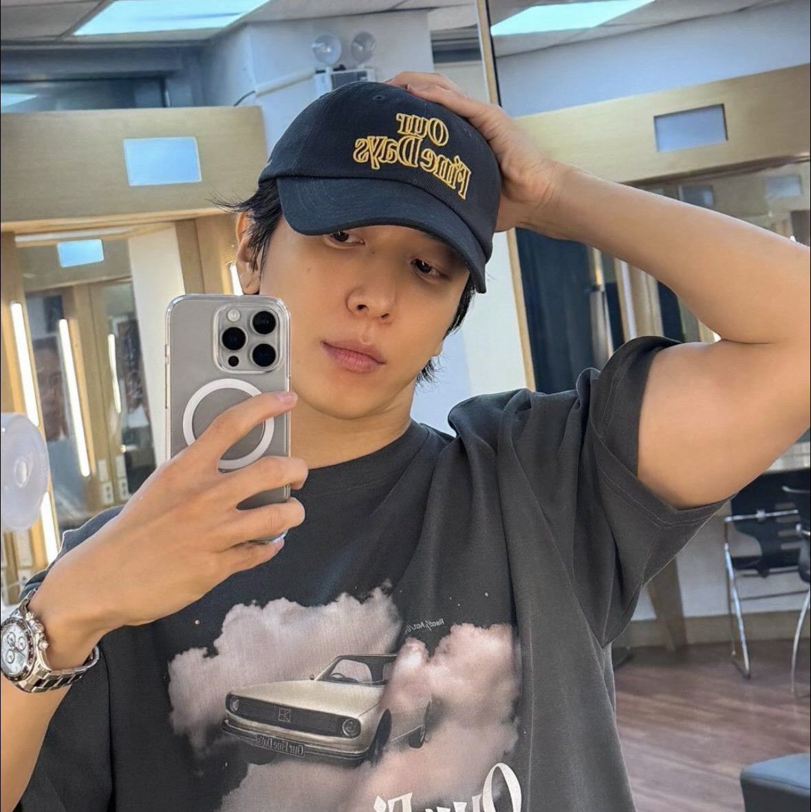 A moment captured by a fan of Jung Yonghwa