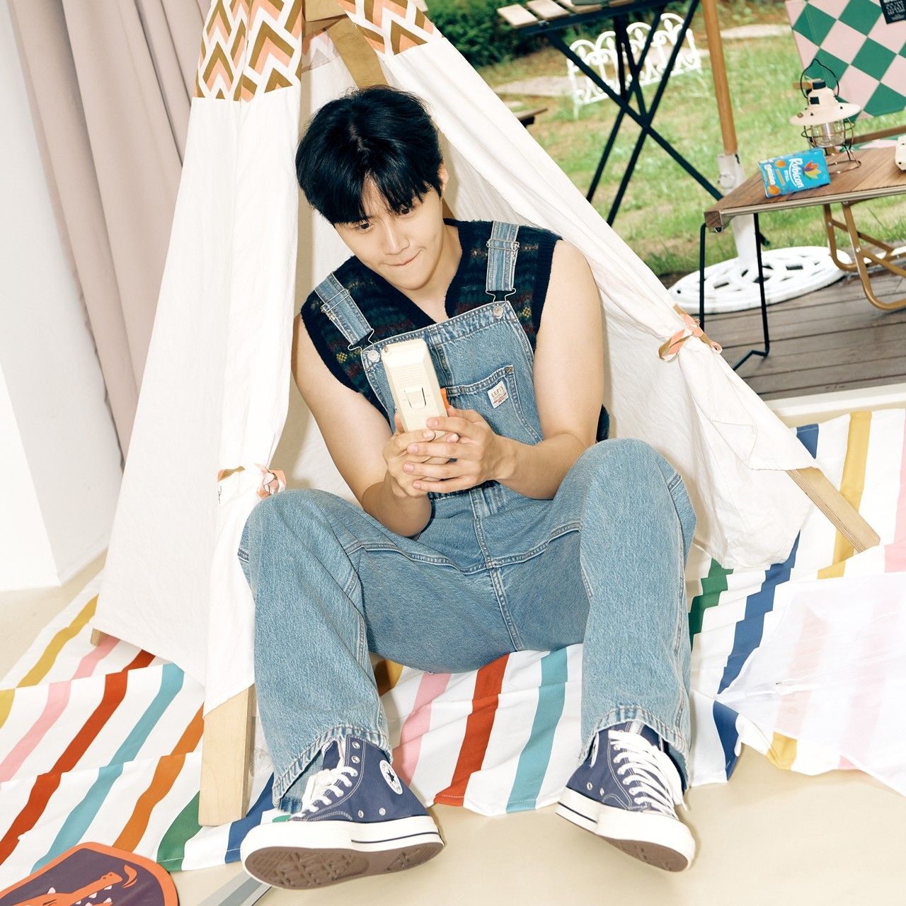 Behind-the-scenes cut of Kim Seonho