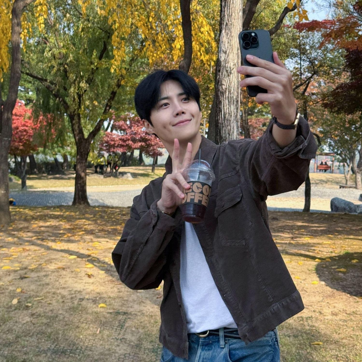 Behind-the-scenes cut of Kim Seonho