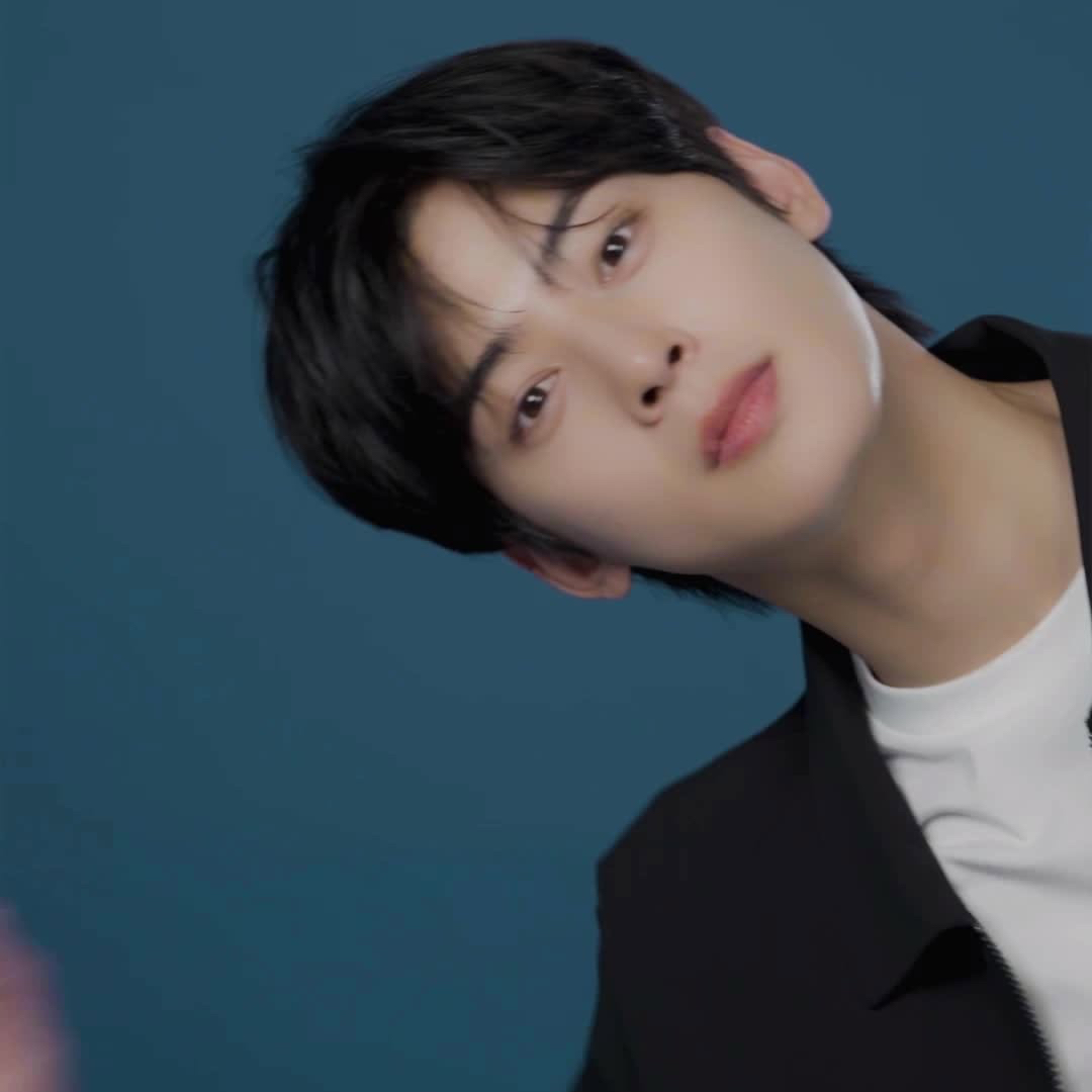 Latest photo of Cha Eunwoo