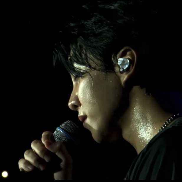 A moment captured by a fan of Lee Seunggi