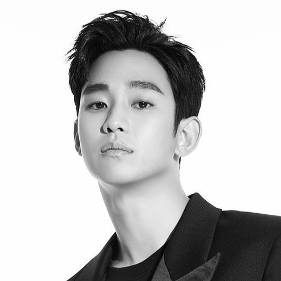 粉絲拍下的金秀賢瞬間