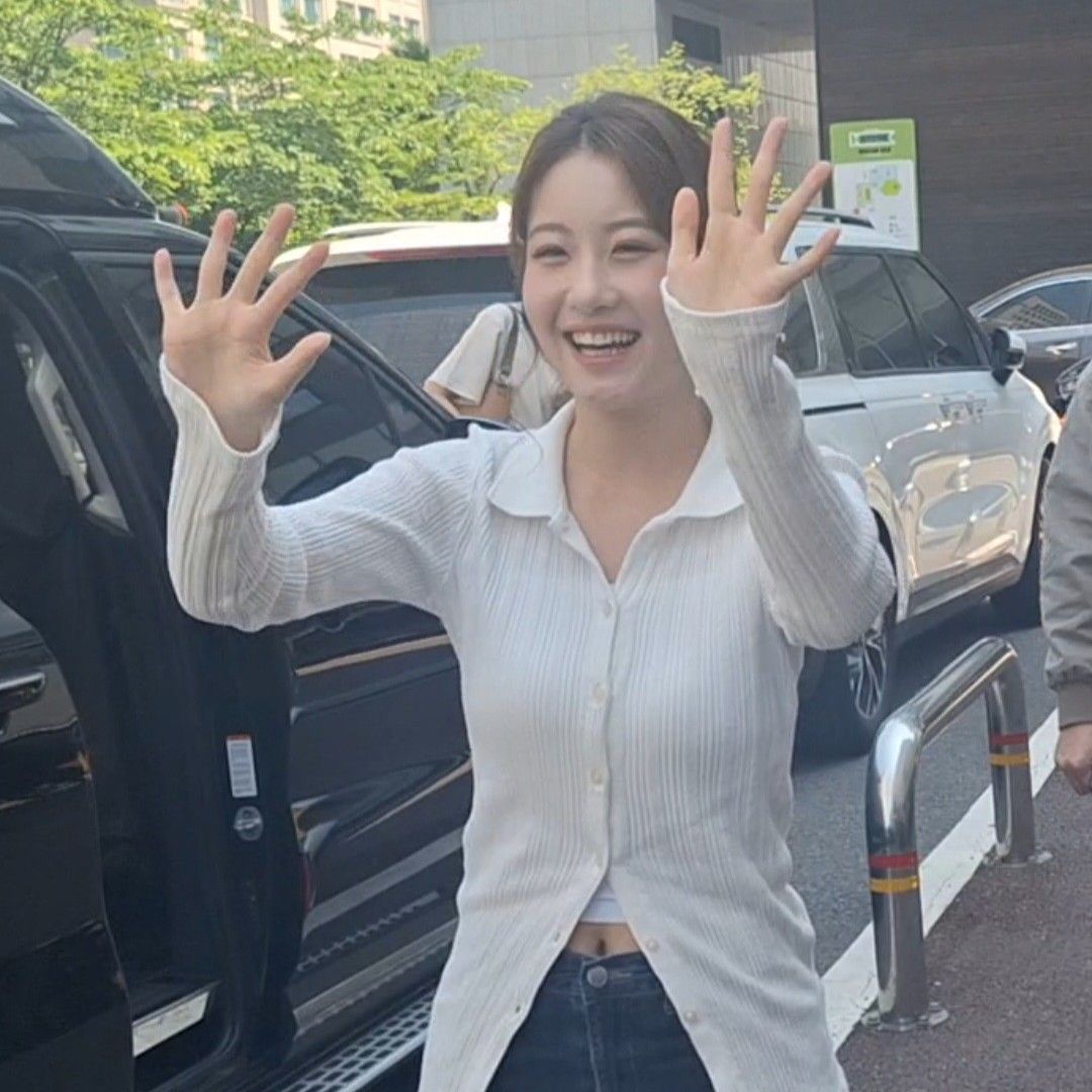 Latest photo of Oh Yujin