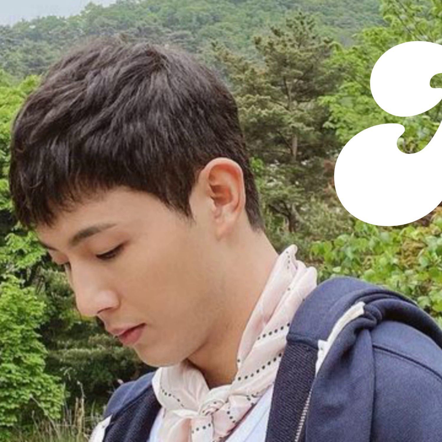 Behind-the-scenes cut of Jisoo