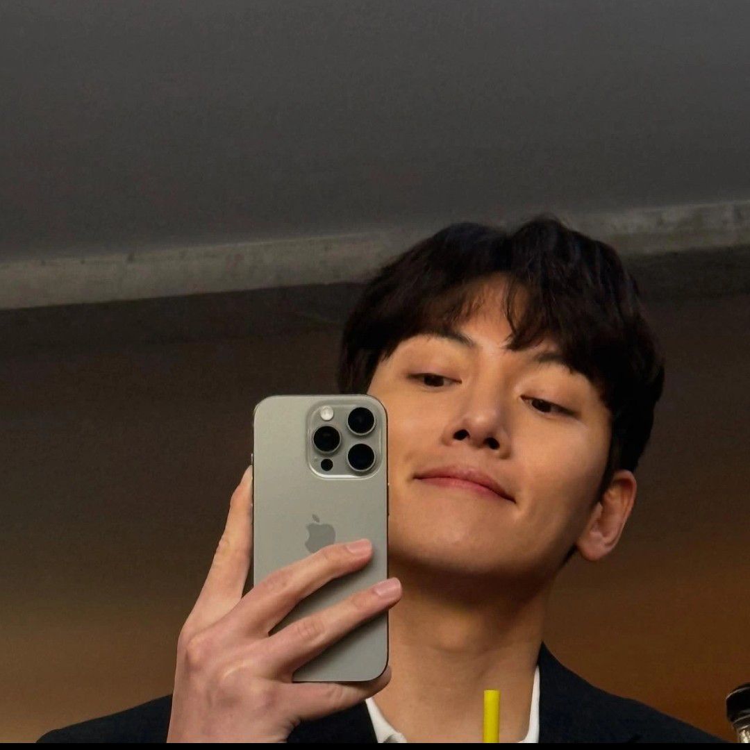 A moment captured by a fan of Ji Changwook