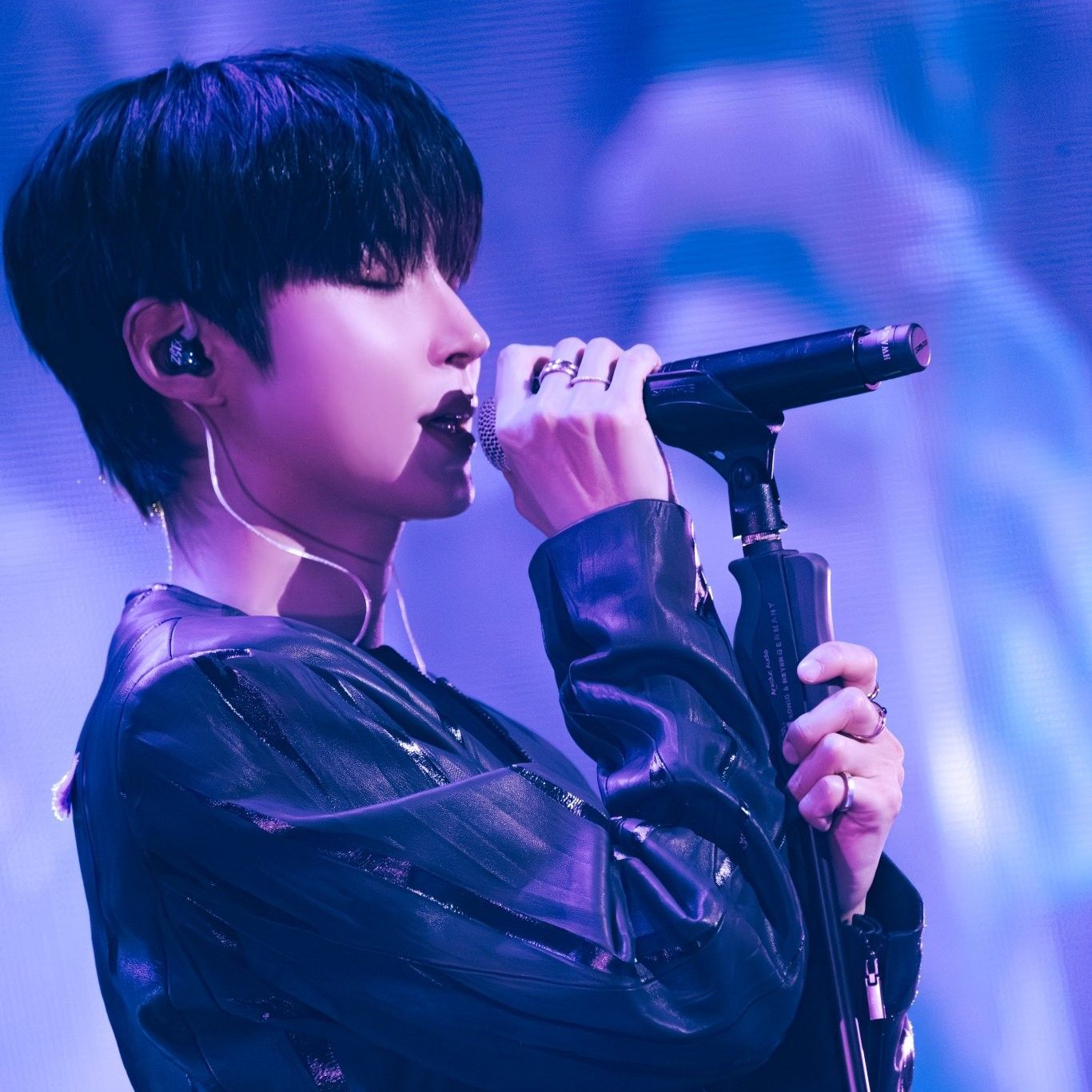 A moment captured by a fan of Hwang Inyoup