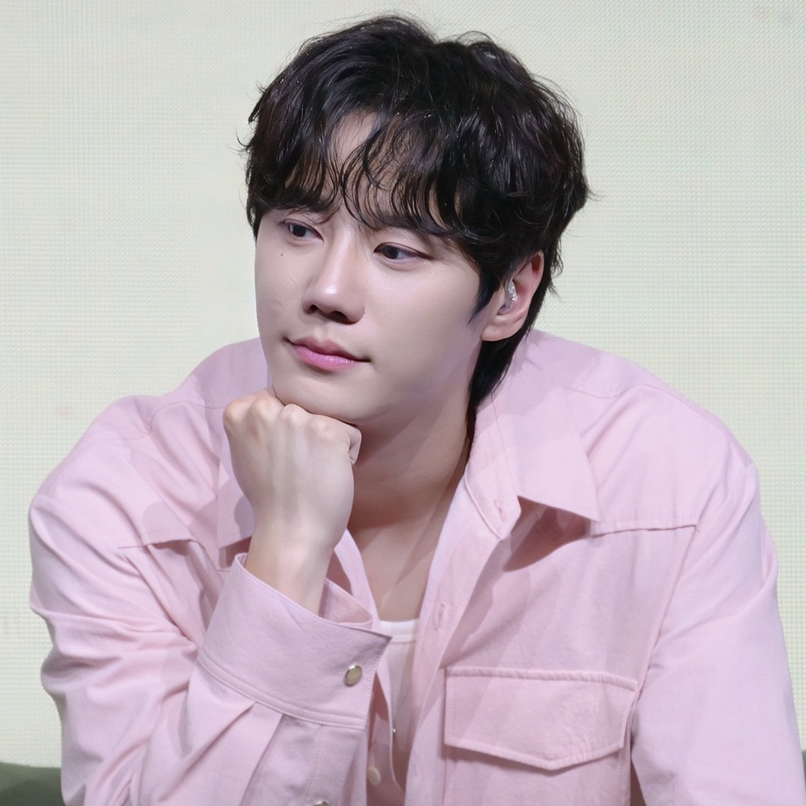 Behind-the-scenes cut of Lee Junyoung