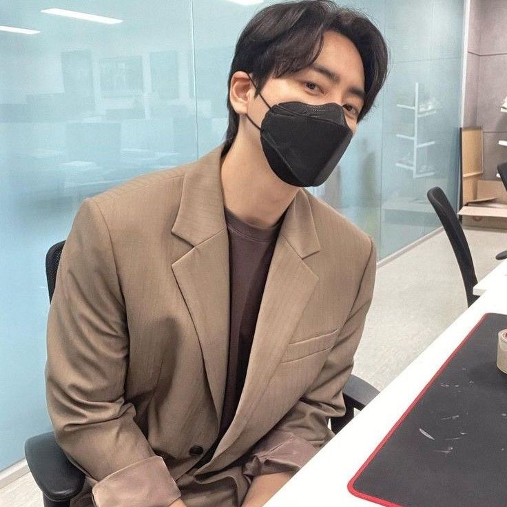 A moment captured by a fan of Lee Joonhyuk