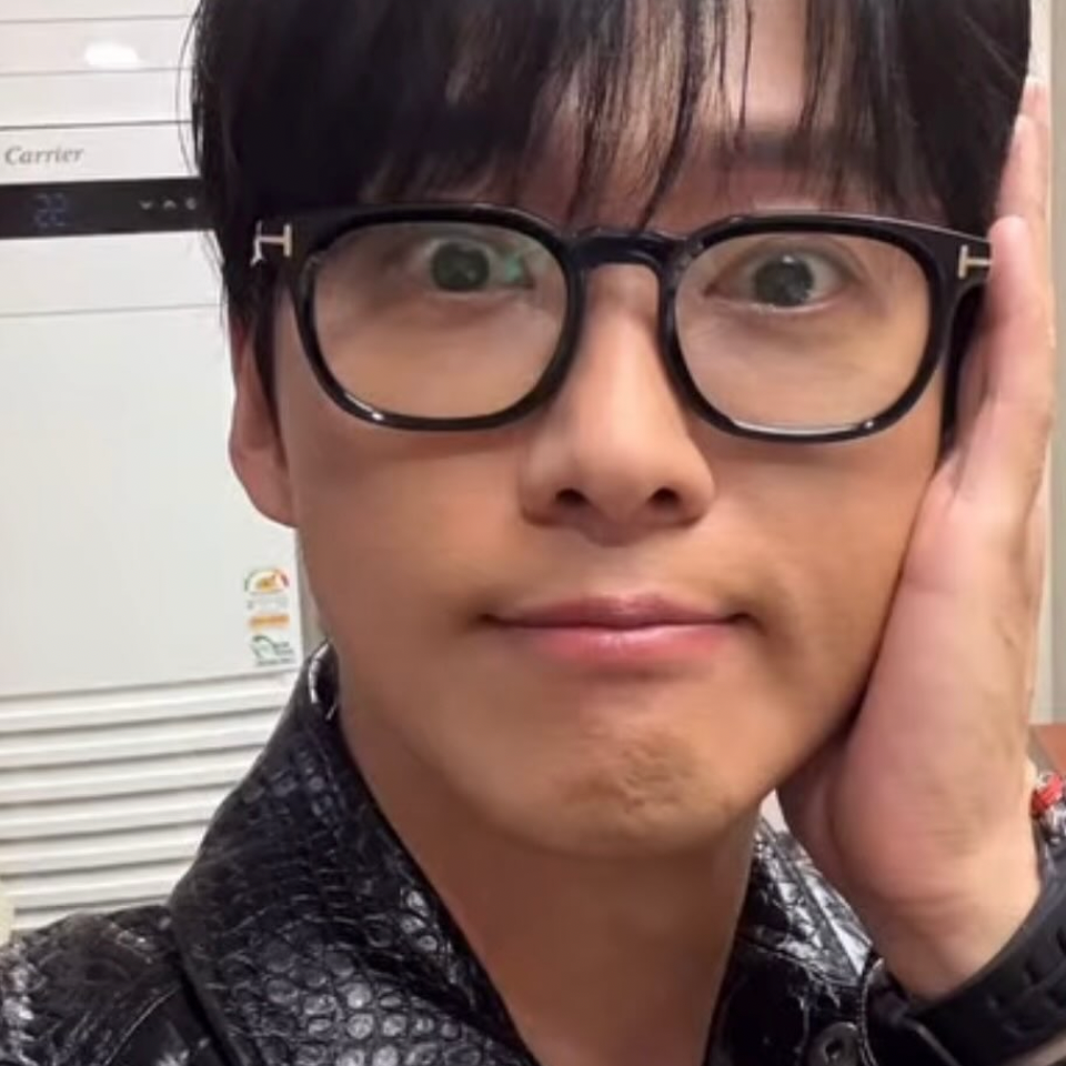 Behind-the-scenes cut of Namkoong Min