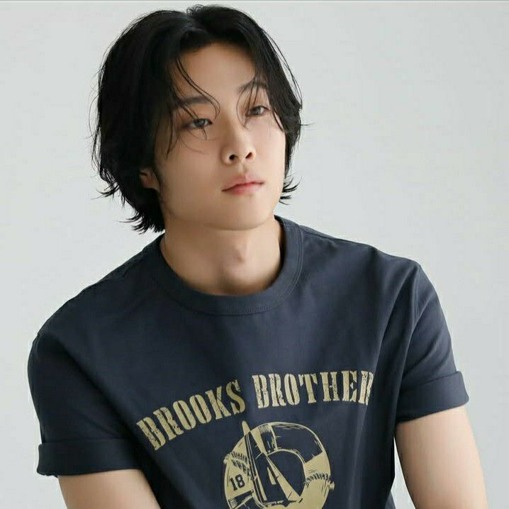 Recent activity shot of Lee Jongwon