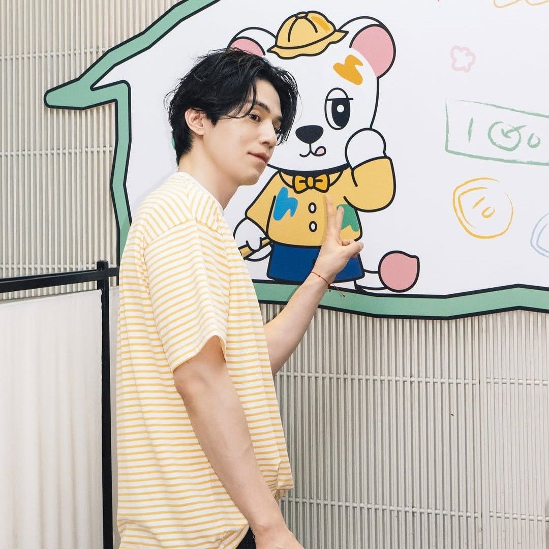 Behind-the-scenes cut of Lee Dongwook