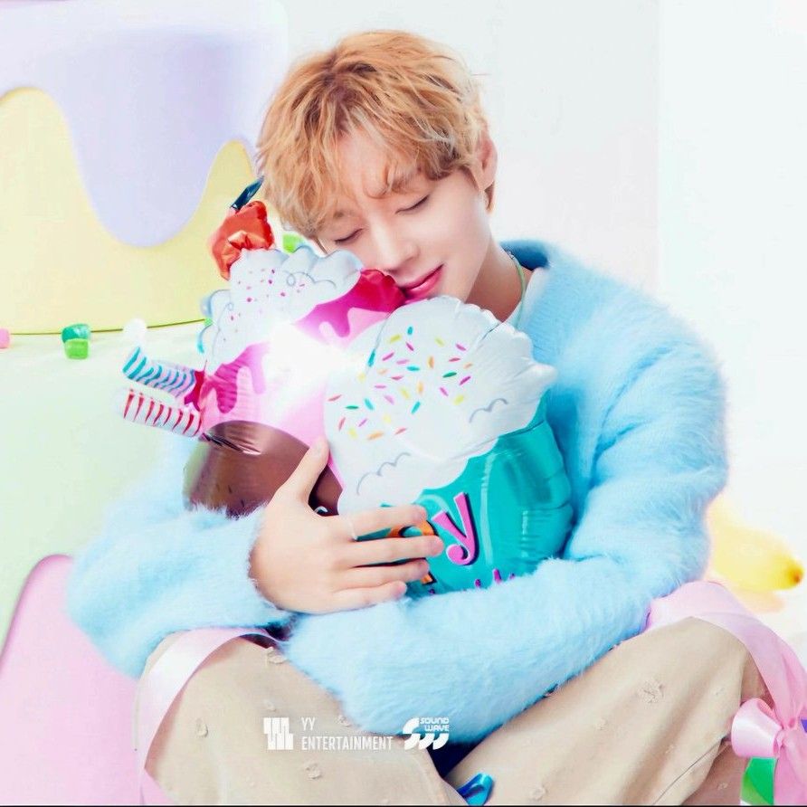 Behind-the-scenes cut of Park Jihoon