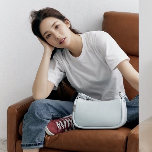 Behind-the-scenes cut of Park Minyoung