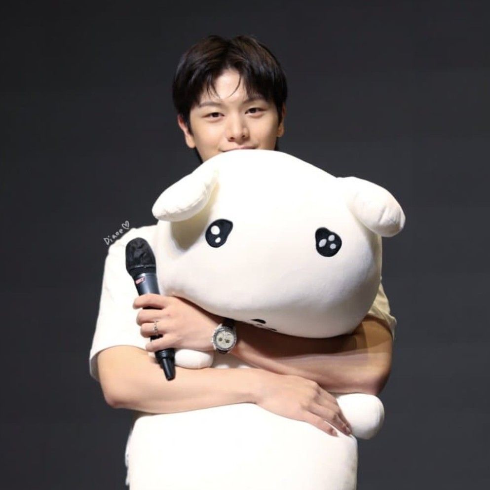 A moment captured by a fan of Yook Sungjae