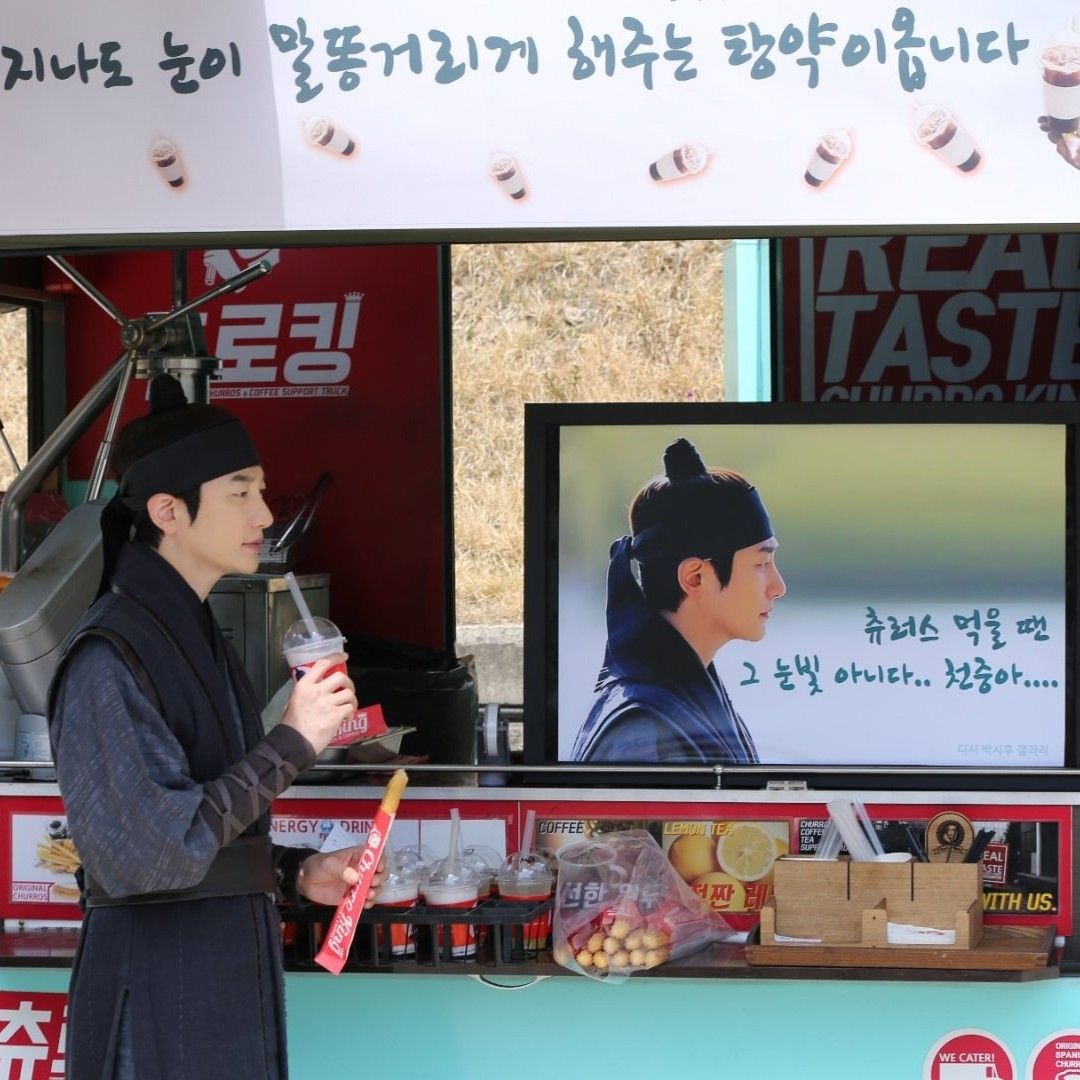 A moment captured by a fan of Park Sihoo