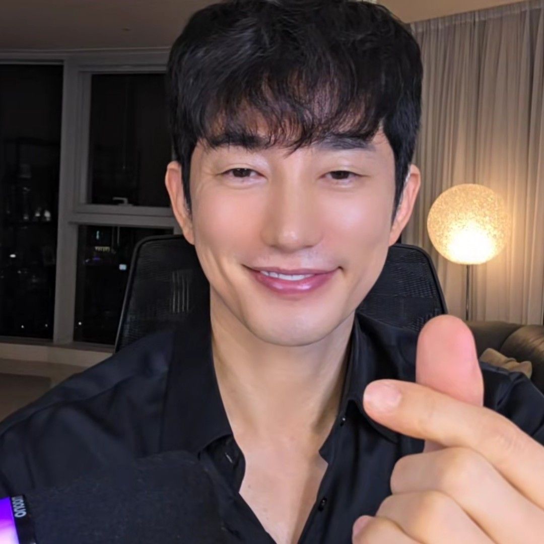 A moment captured by a fan of Park Sihoo