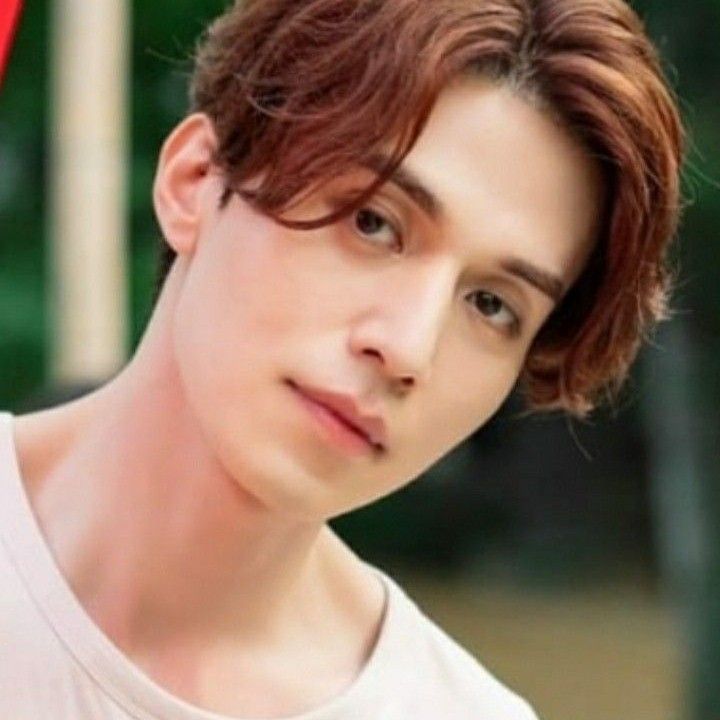Behind-the-scenes cut of Lee Dongwook