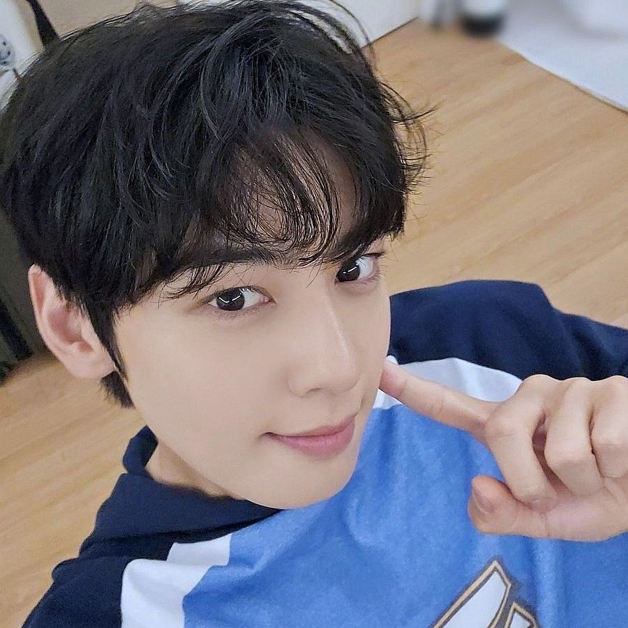 Latest photo of Cha Eunwoo