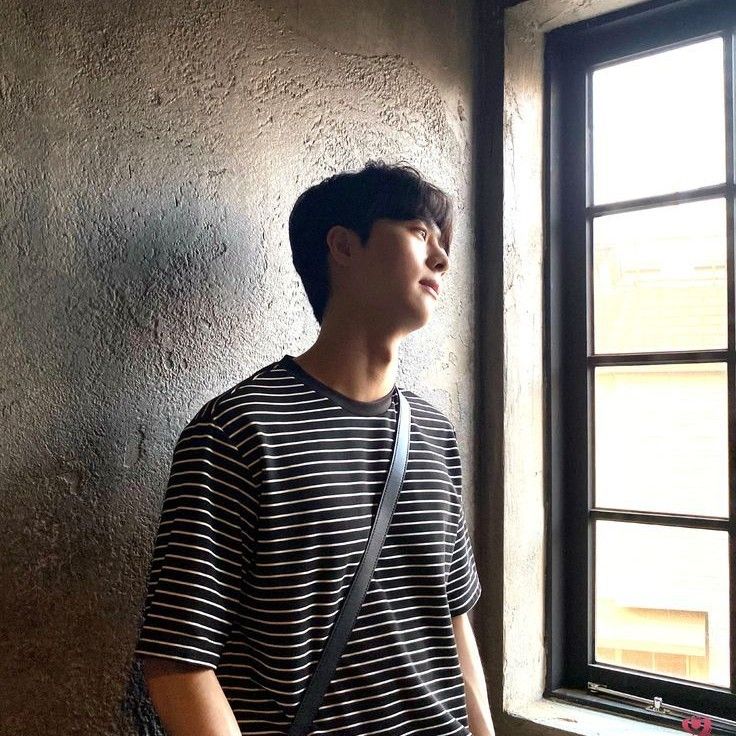 A moment captured by a fan of Kim Mujun