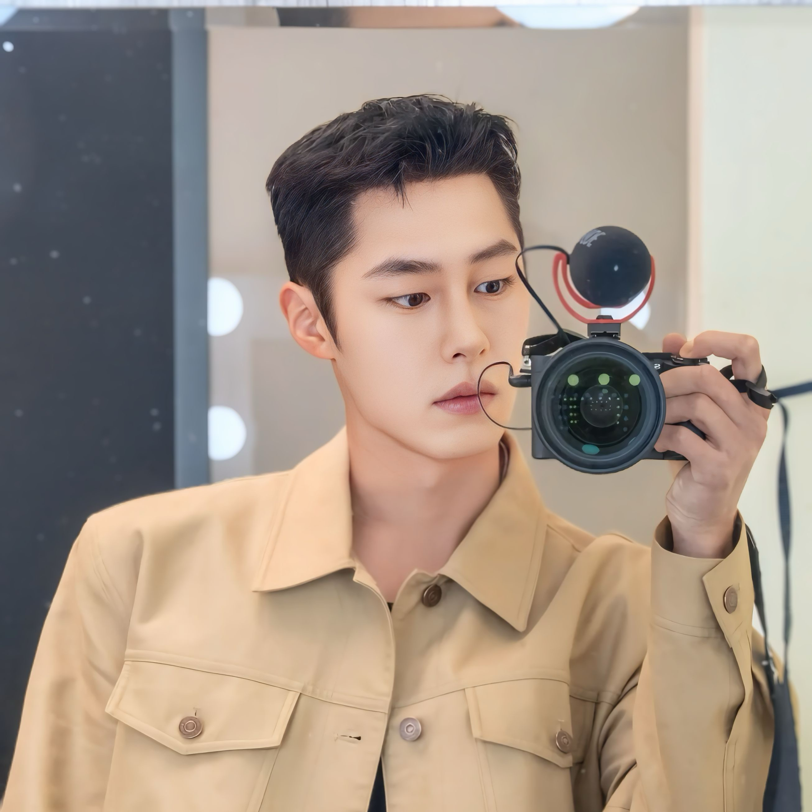 A moment captured by a fan of Lee Jaewook