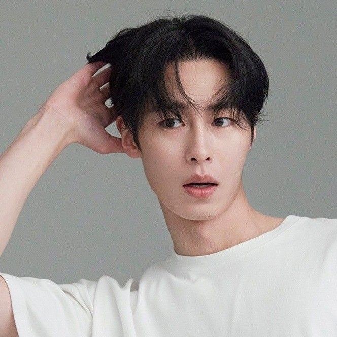 A moment captured by a fan of Lee Jaewook