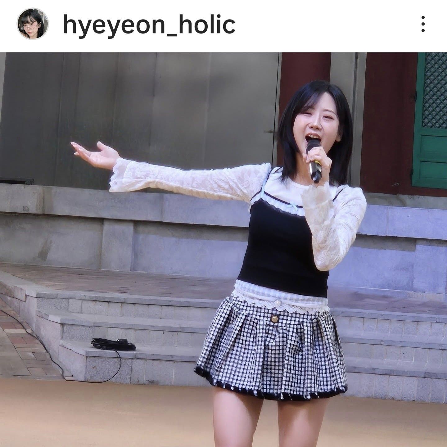 Behind-the-scenes cut of Kang Hyeyeon