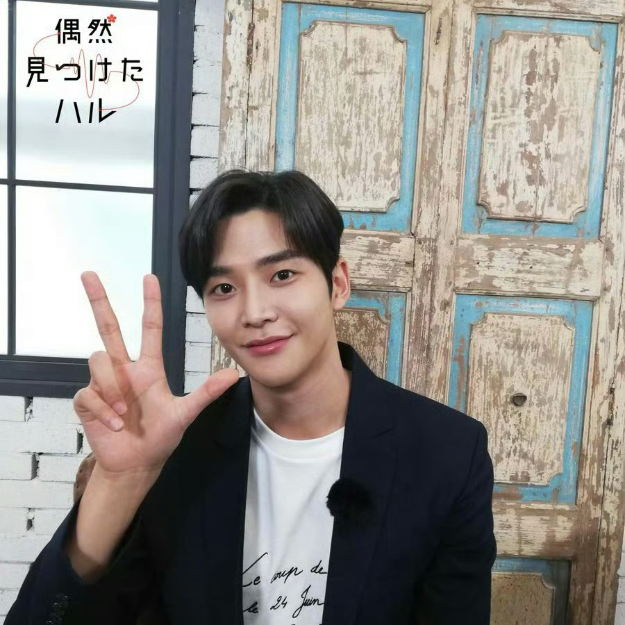 Foto terbaru dari Rowoon