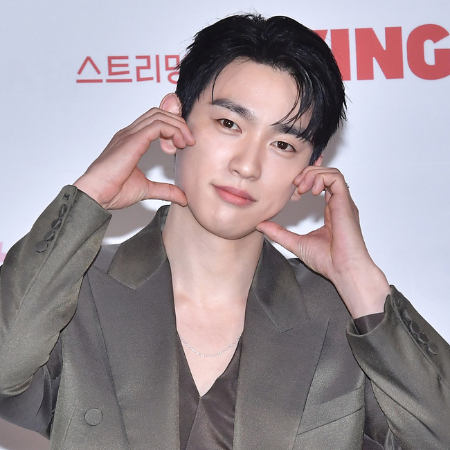 Recent activity shot of Park Jinyoung