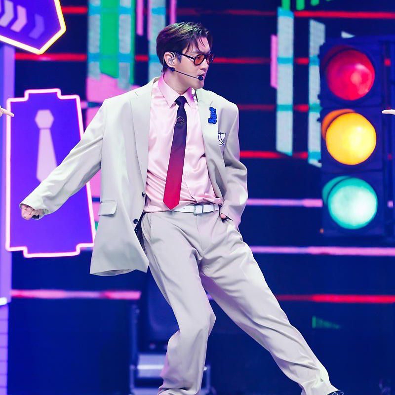 Behind-the-scenes cut of Choi Siwon