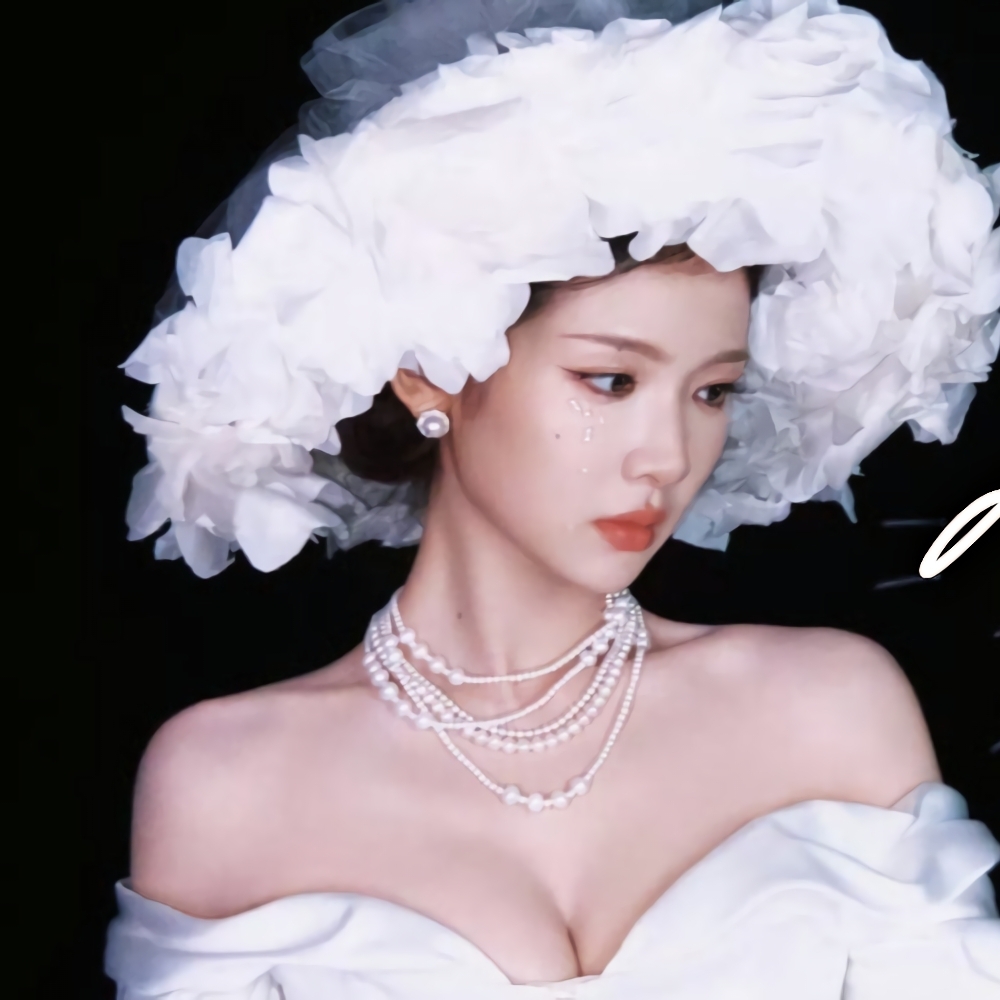 Recent activity shot of Zhang Miaoyi