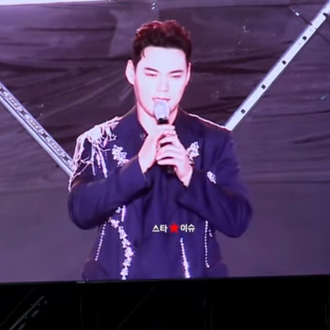 A moment captured by a fan of Lee Jung