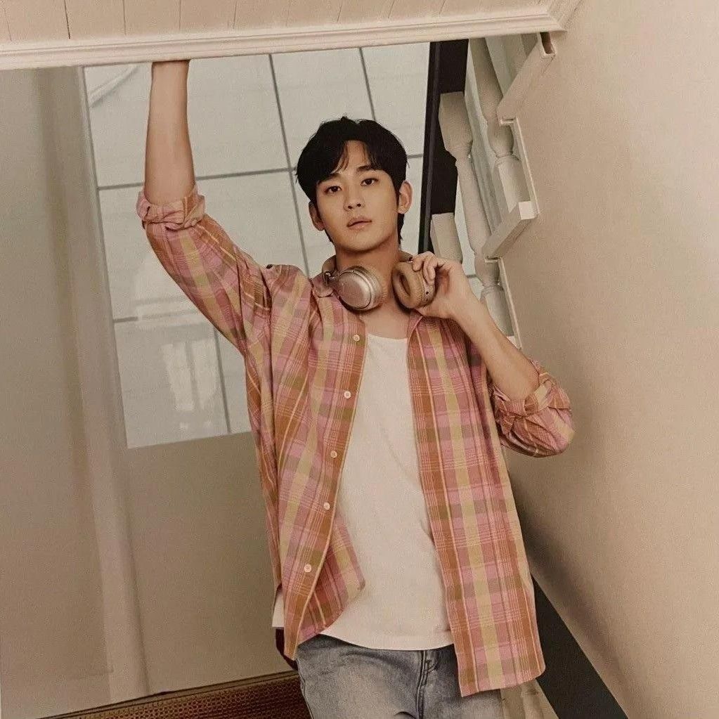 Behind-the-scenes cut of Kim Soohyun