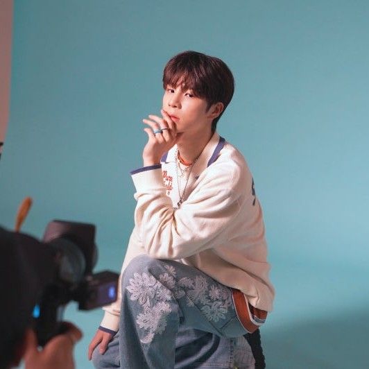 Behind-the-scenes cut of Jeong Dongwon