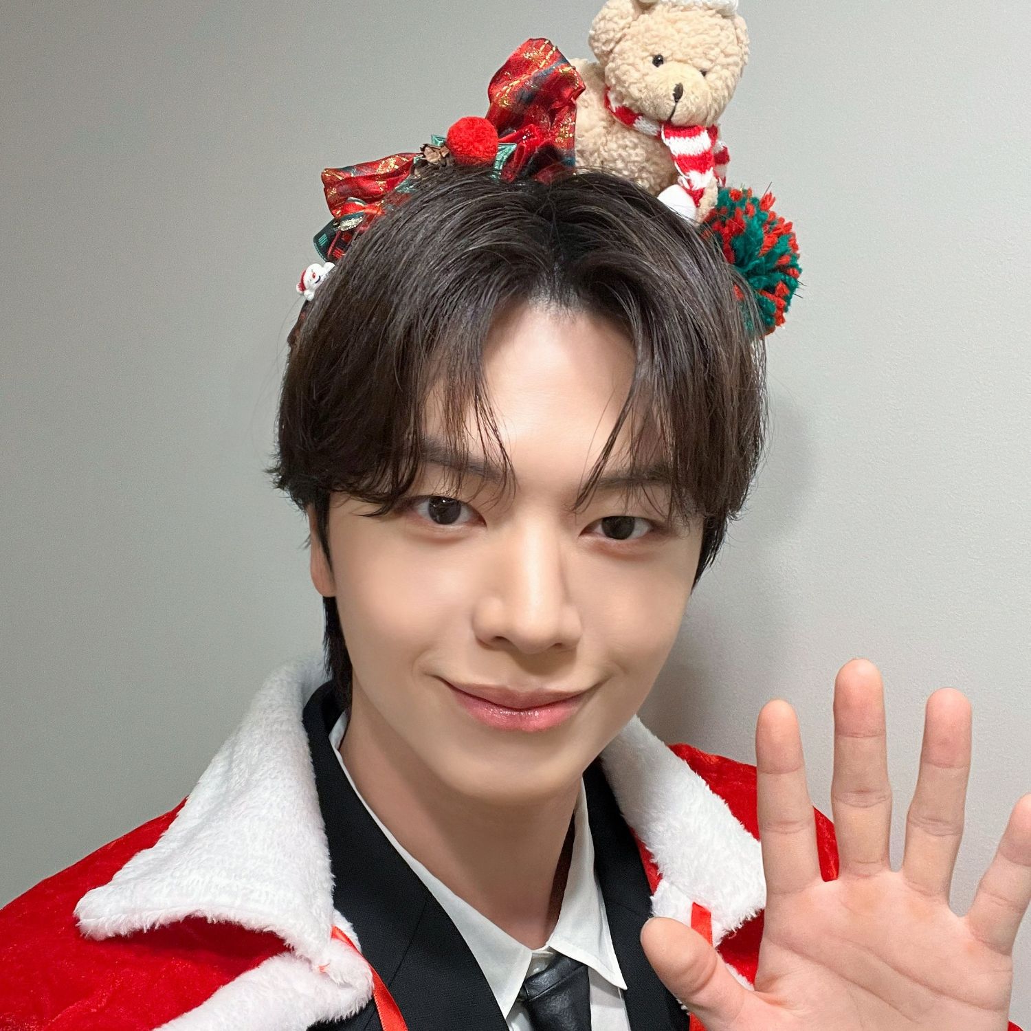 A moment captured by a fan of Yook Sungjae