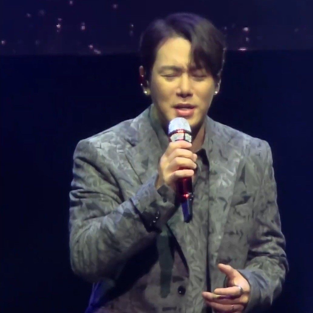 Behind-the-scenes cut of Hwanhee