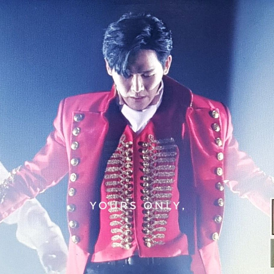 Behind-the-scenes cut of Hoya