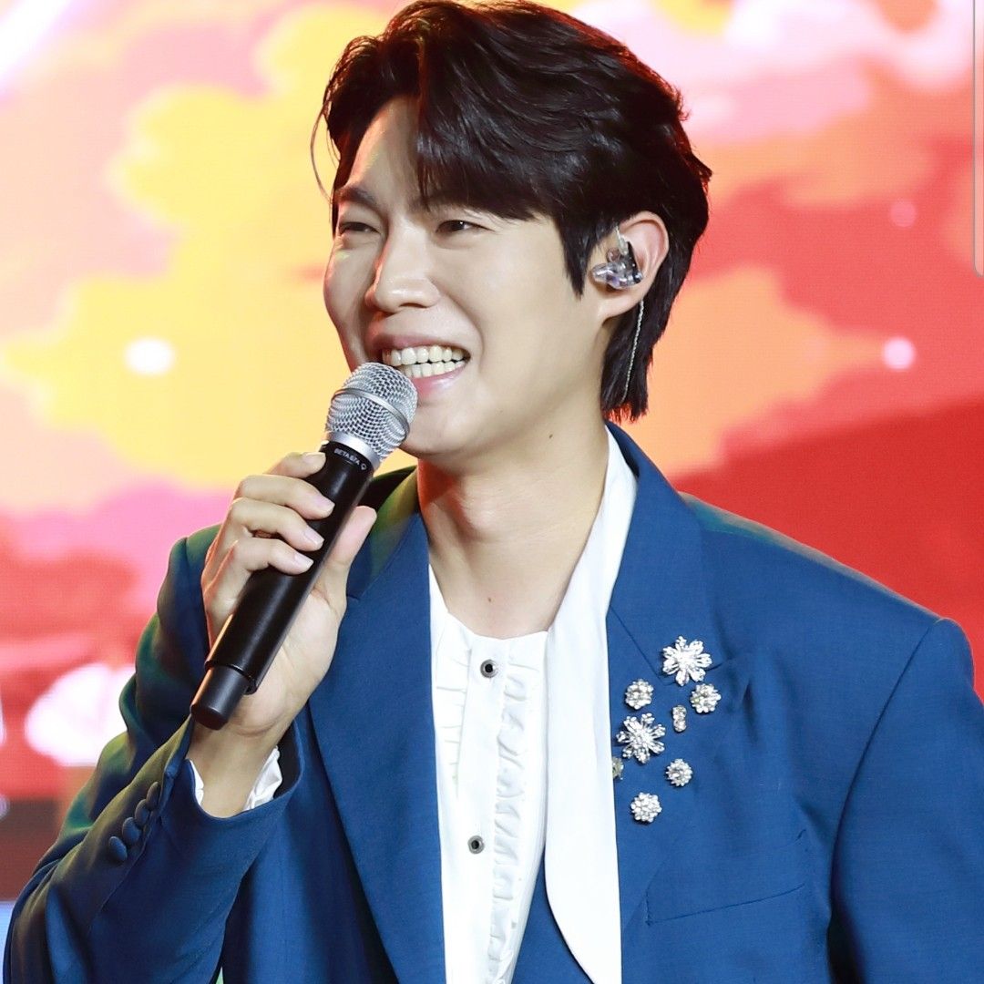 A moment captured by a fan of Son Taejin