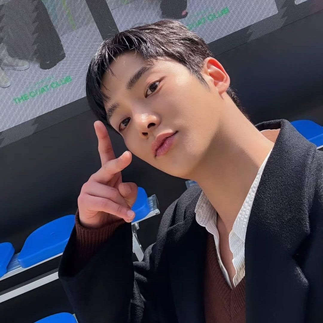 로운의 최신 사진