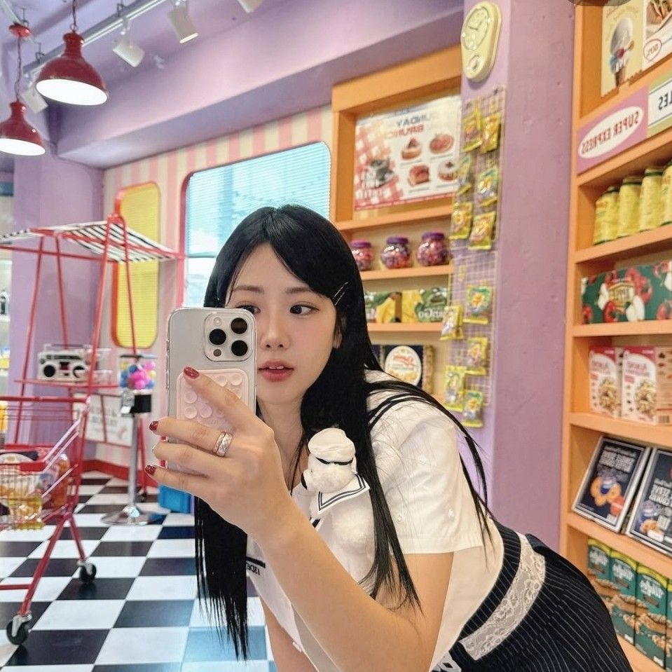 Latest photo of Kang Hyeyeon