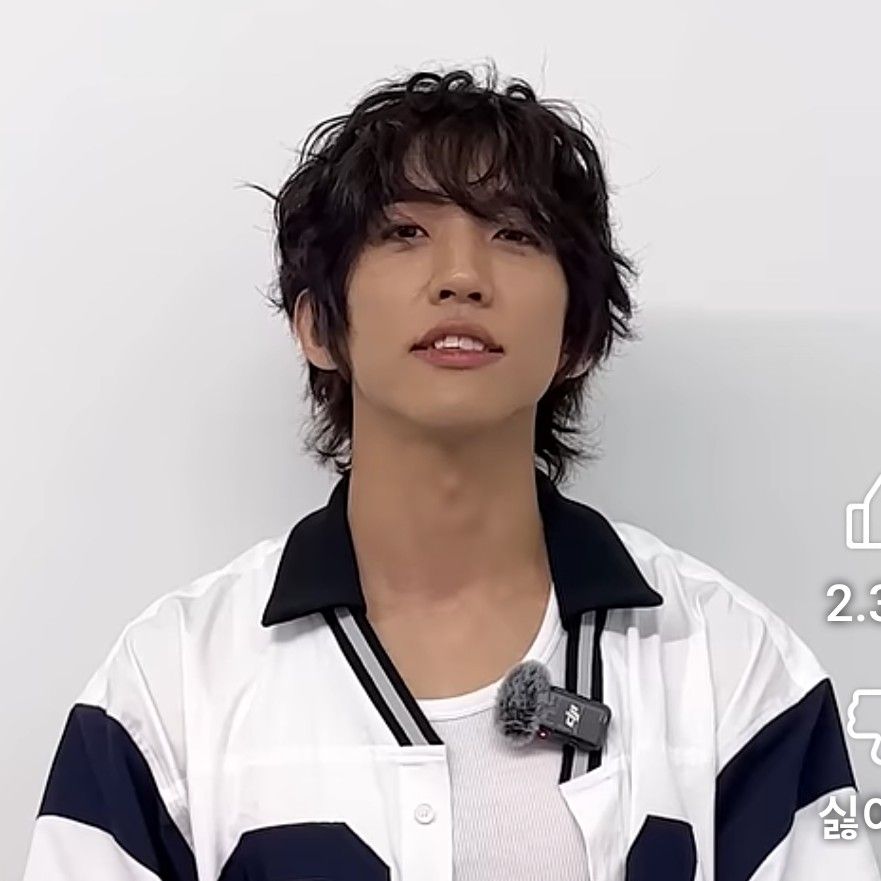 Behind-the-scenes cut of Lee Seungyoon