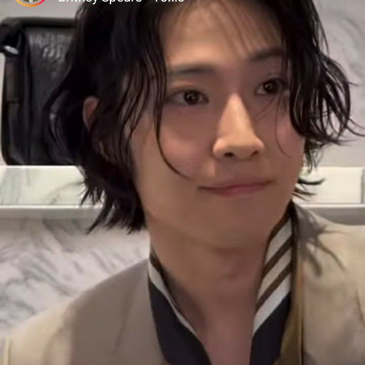Behind-the-scenes cut of Lee Jongwon