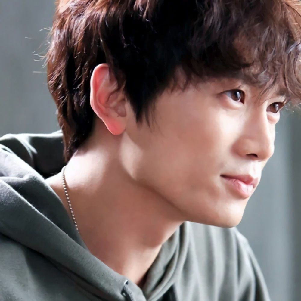 Latest photo of Ji Sung